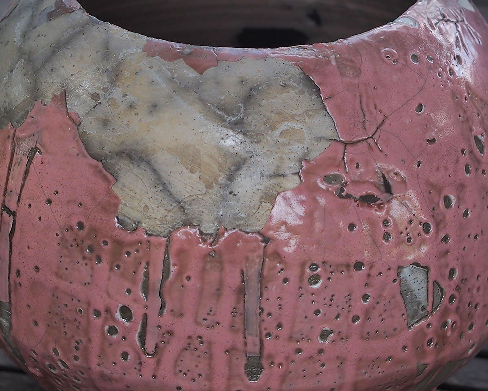Vase rose en grès technique raku d'Olivier Fisbach