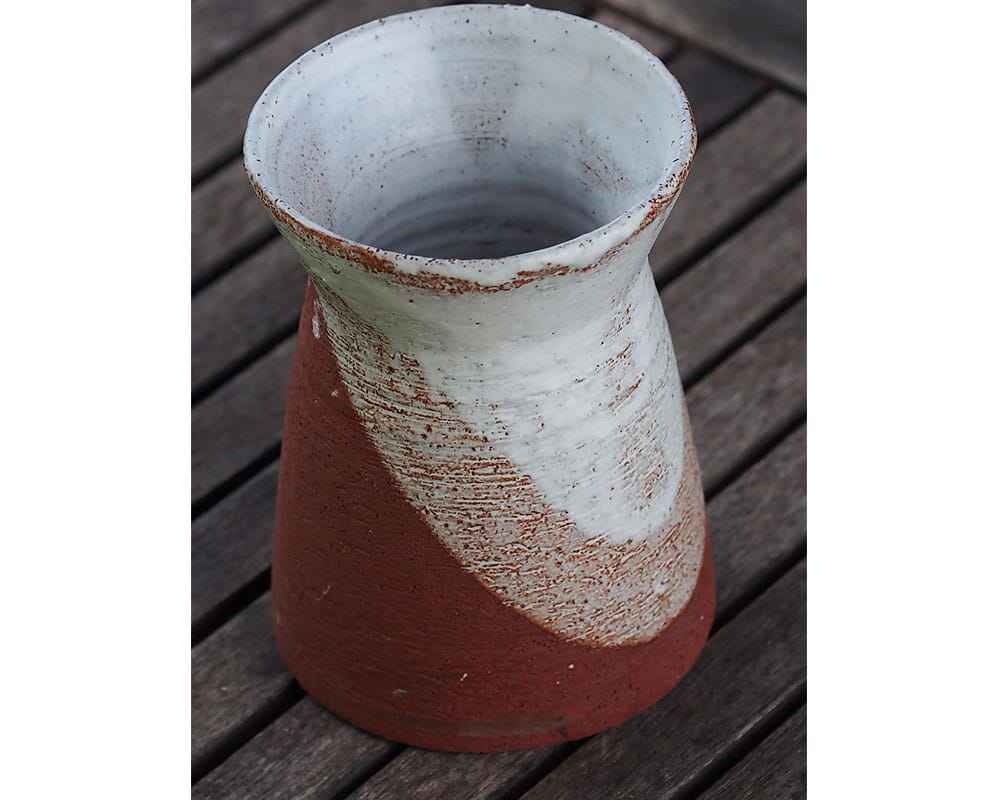 Vase "Wabi" en grès rour et blanc d'Olivier Fisbach